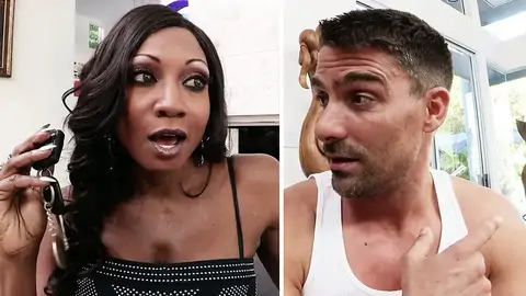 Beefy Twink Doigte Une Poupée Noire Dans Le Salon